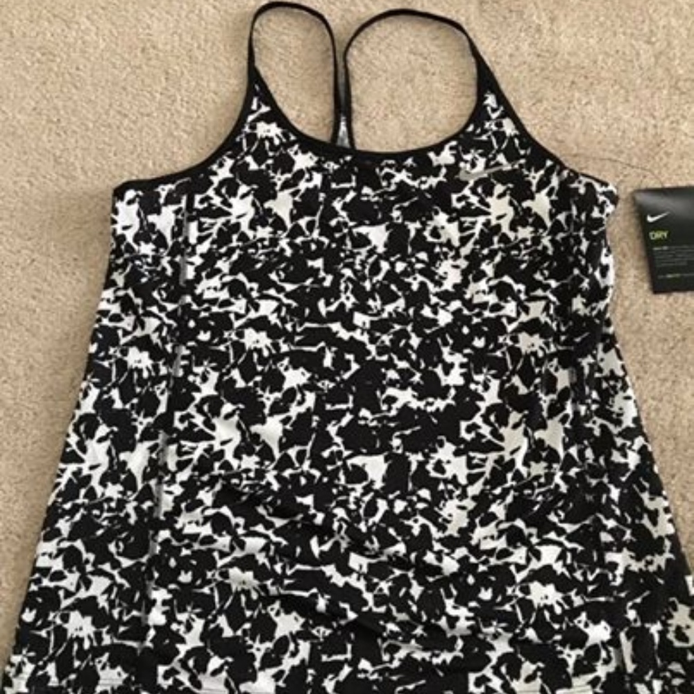 Nike size Medium NWT dryfit